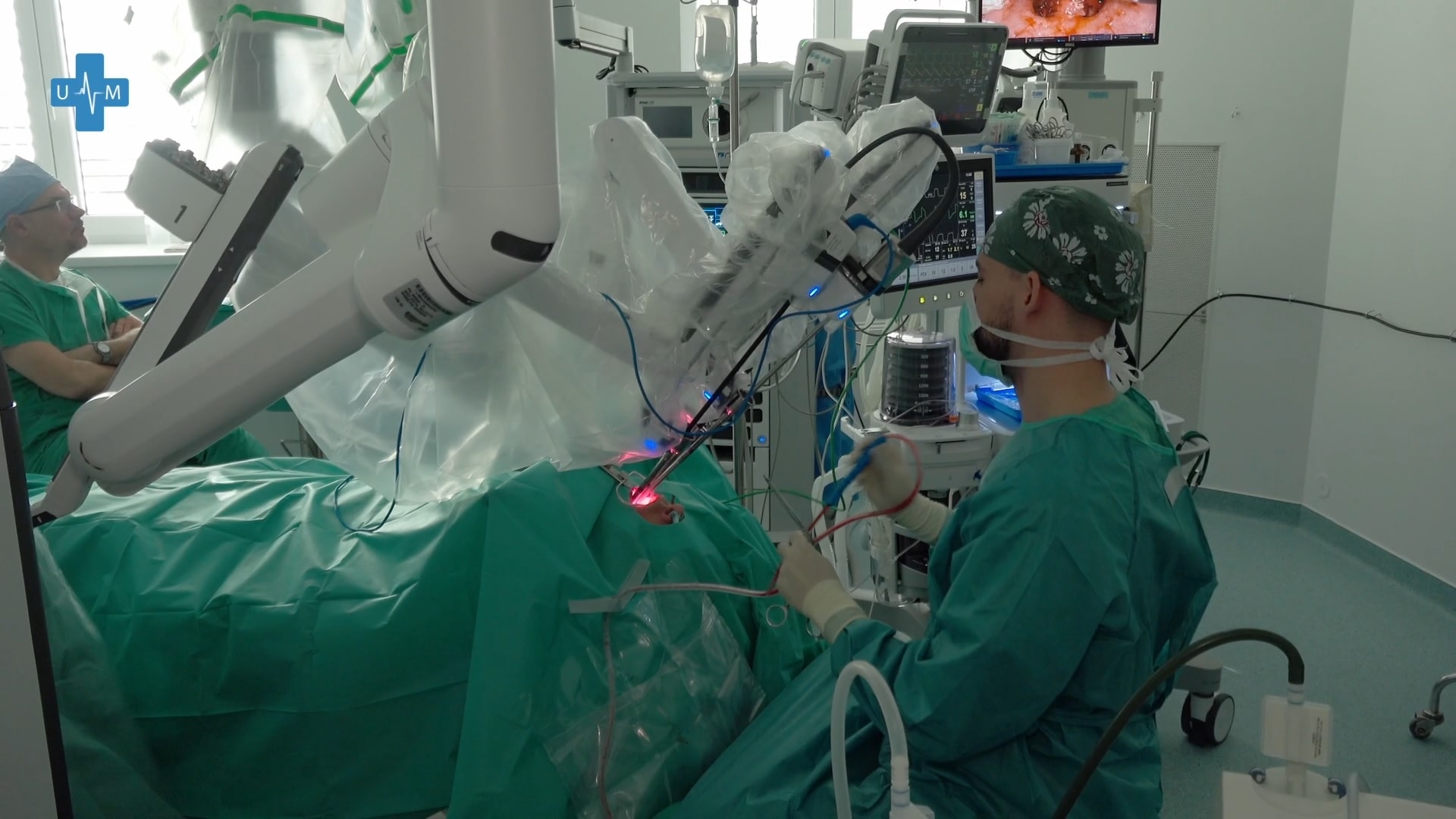 Pozrieť Roboticky operujeme už aj v krčnom lekárstve