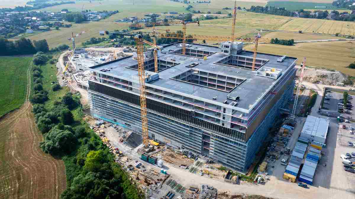 Pozrieť Výstavba novej nemocnice druhý kvartál 2026